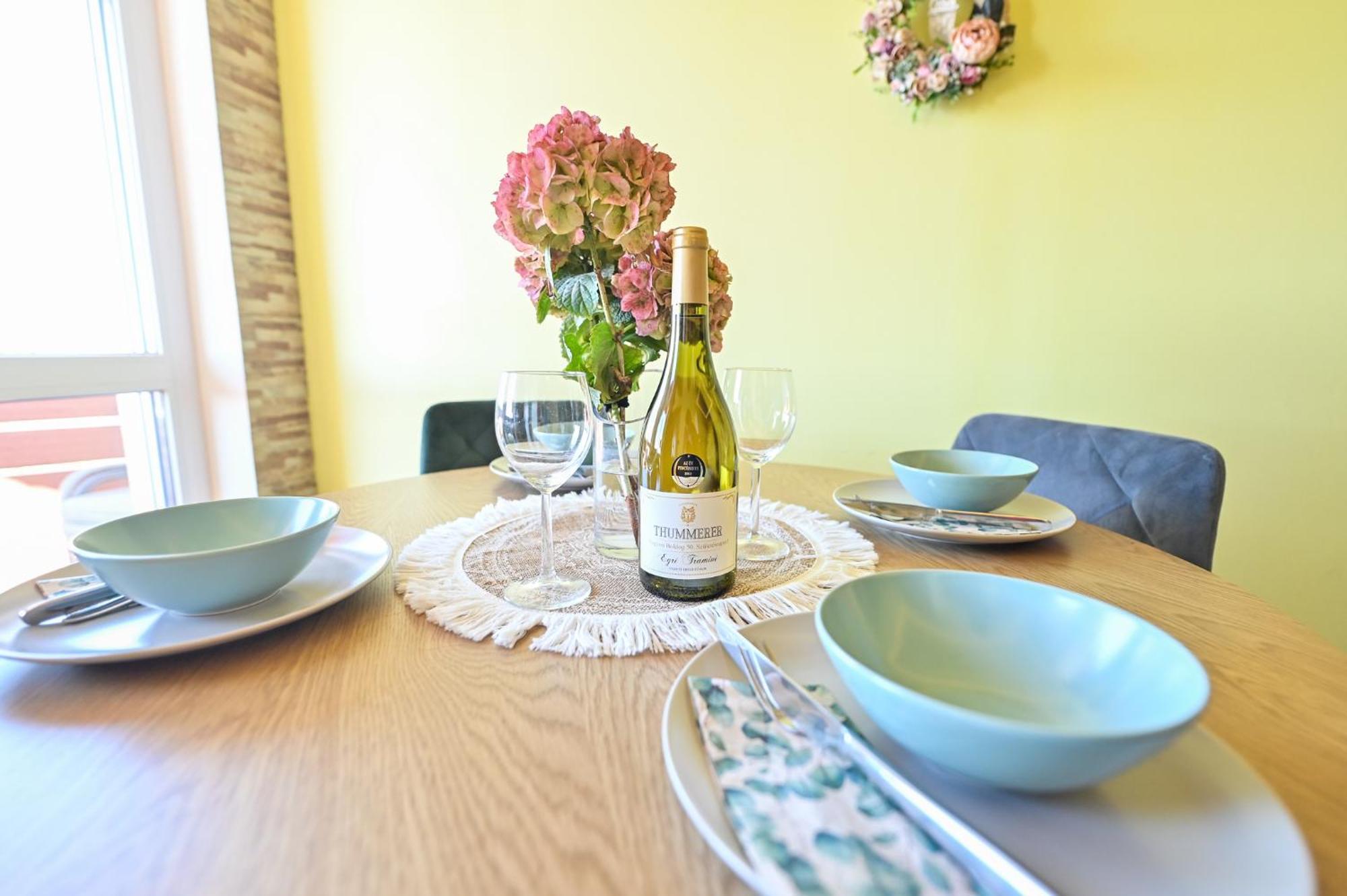 Bellavista 1 Apartman เอ็กเกอร์ ภายนอก รูปภาพ