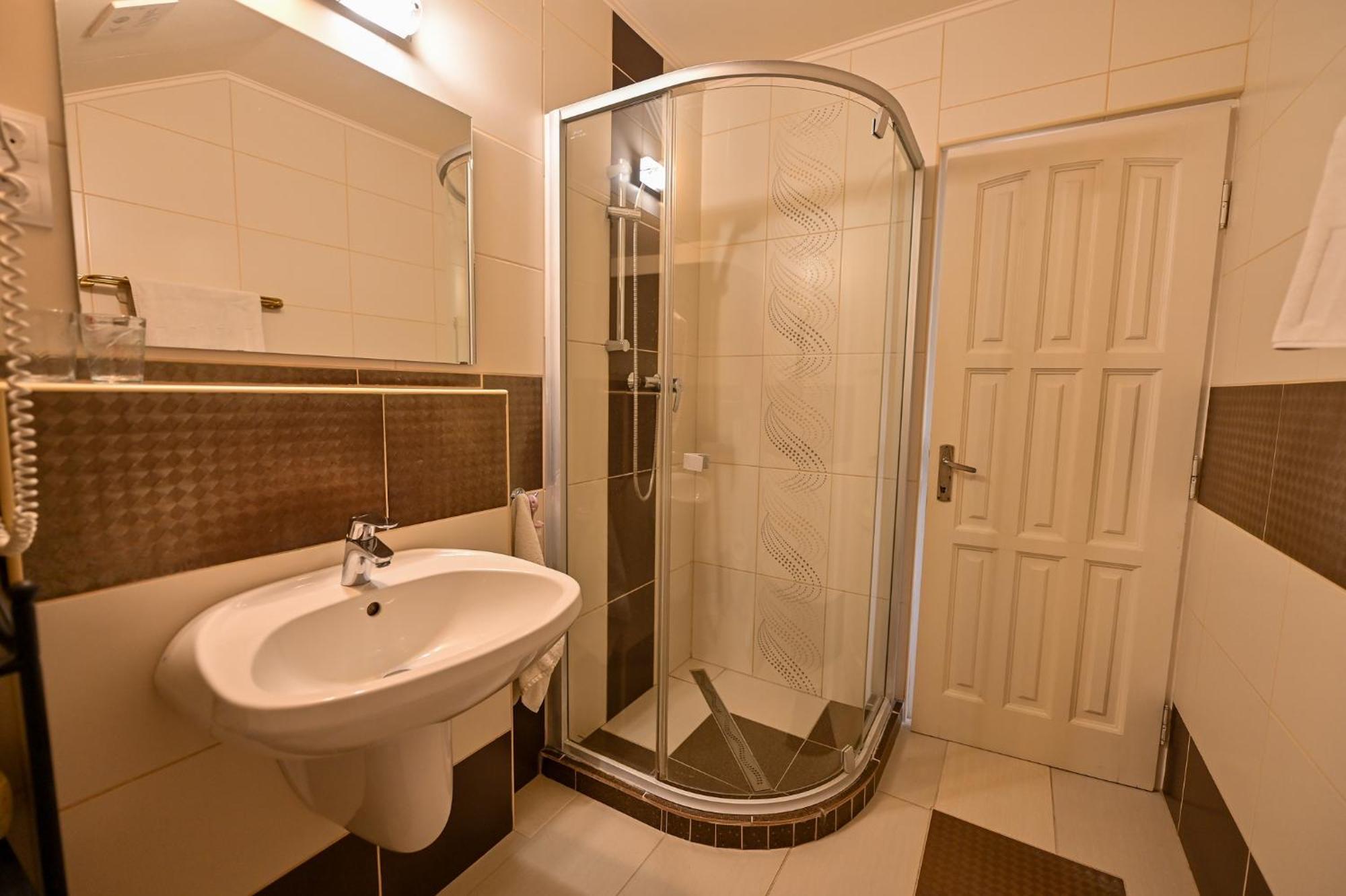 Bellavista 1 Apartman เอ็กเกอร์ ภายนอก รูปภาพ