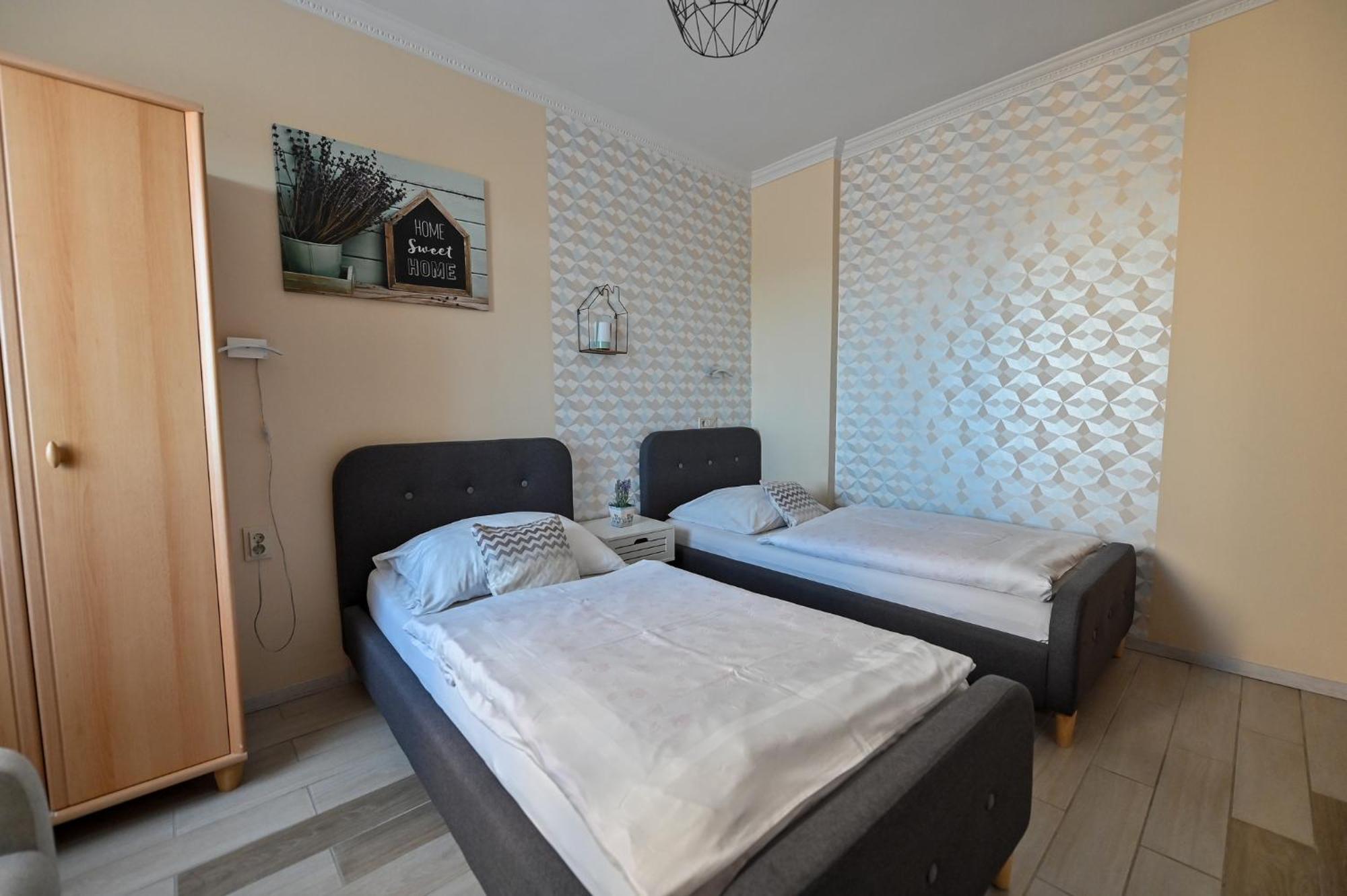 Bellavista 1 Apartman เอ็กเกอร์ ภายนอก รูปภาพ