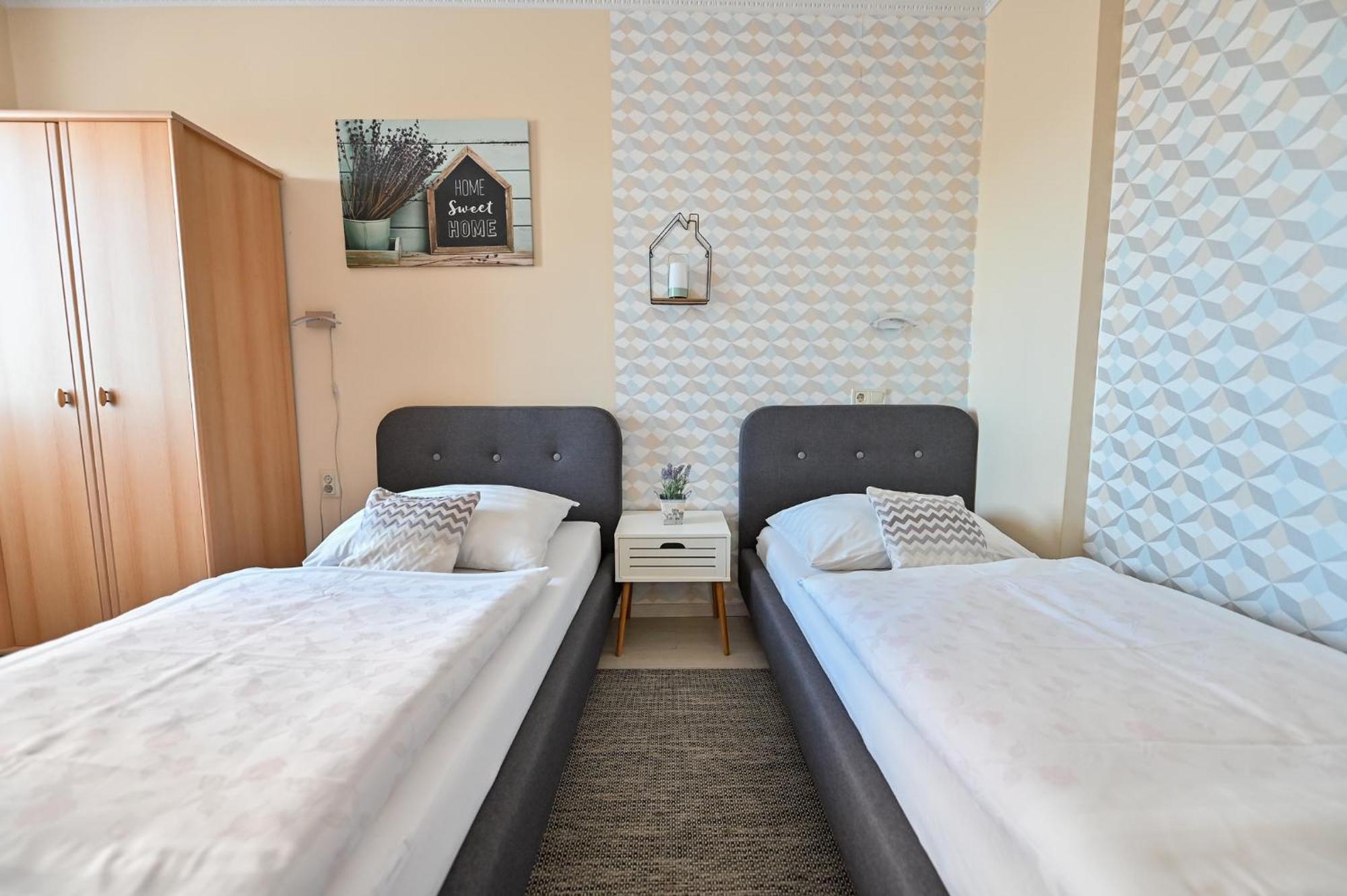 Bellavista 1 Apartman เอ็กเกอร์ ภายนอก รูปภาพ