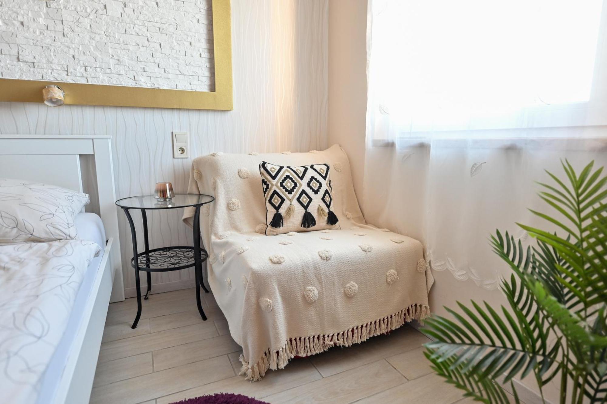 Bellavista 1 Apartman เอ็กเกอร์ ภายนอก รูปภาพ