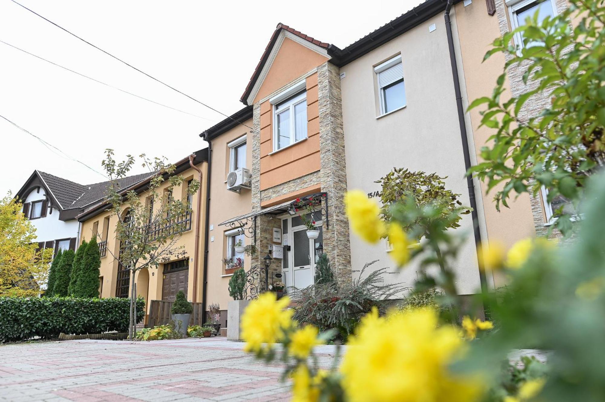 Bellavista 1 Apartman เอ็กเกอร์ ภายนอก รูปภาพ